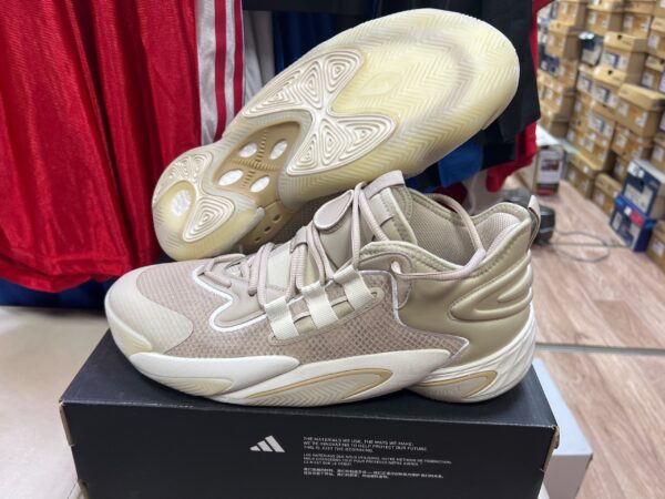 Баскетбольные кроссовки Adidas BYW Select